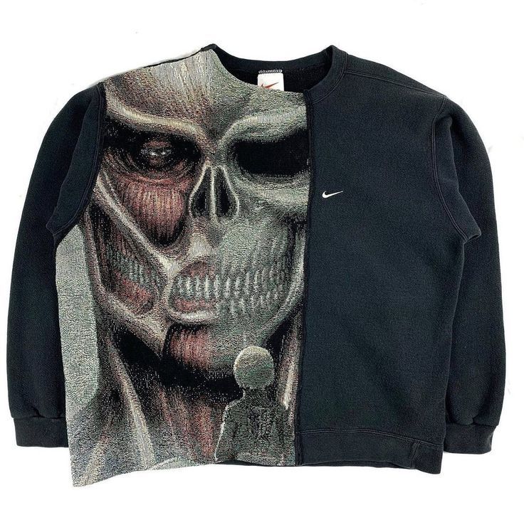 سويت شيرت كلاسيكي من سلسلة هجوم العمالقة